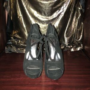 Black platform stiletto